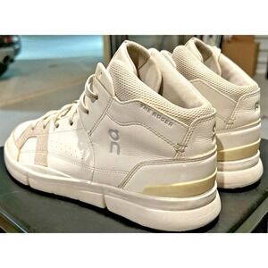On The Roger Clubhouse Mid Men's Size 10 White Athletic Leather Shoes Sneakers